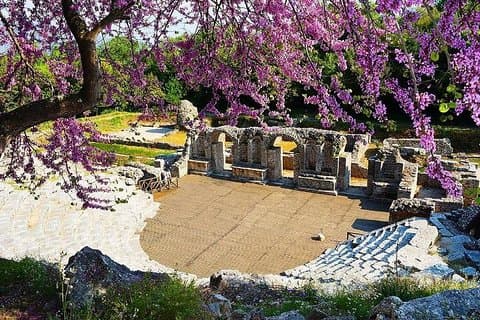 Visitez la ville antique de Butrint et les plages de Ksamil