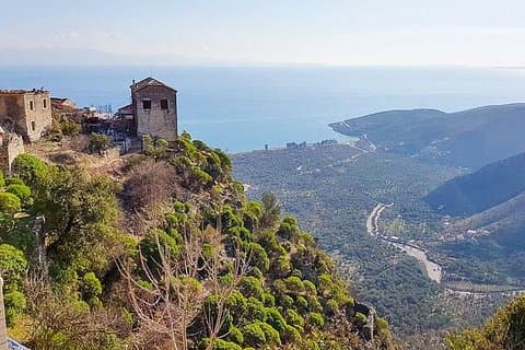 Visitez le village de Qeparo et les plages de Himara