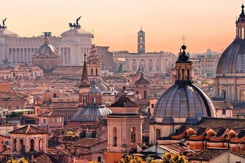 Discover the famous seven hills of Rome with the calessino bee