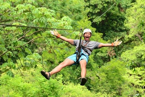 Zipline og ridning med besøg i vandfald i Jacó