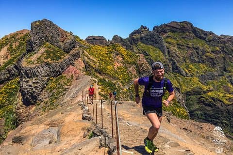 The Peaks Quest Running Tour (moderat-hård)