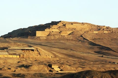 ¡Pirámides de Pachacamac, almuerzo y danza! Hay que ver en lima.