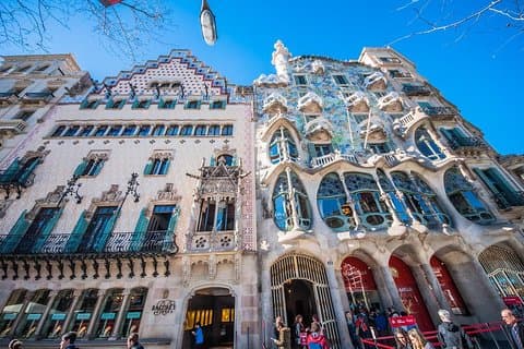 Barcelona destaca tour privado con conductor y guía oficial