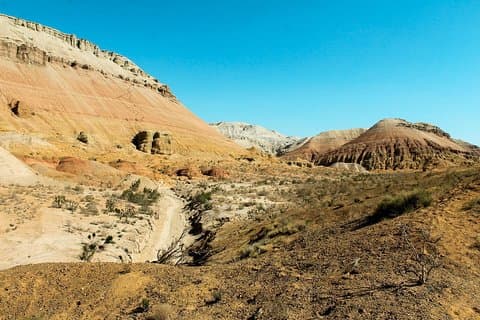 Belleza primigenia del parque nacional Altyn-Emel (2 días)