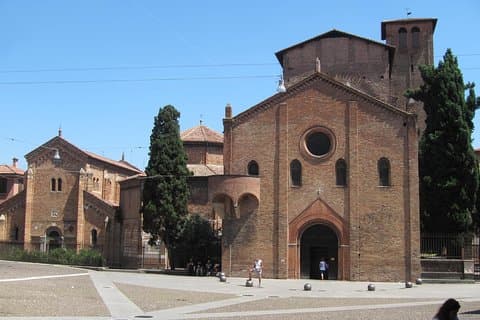 Tour privado de la basílica de Santo Stefano y Corte Isolani