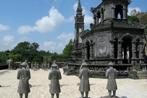 Hue Royal Tombs halv dag eftermiddags grupp turné