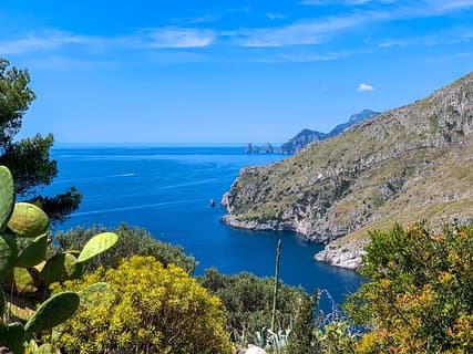 La baie de Jeranto à pied avec un guide privé