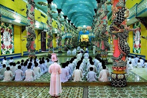 Cu Chi Tunnels & Cao Dai Holy See Temple(クーチートンネル&カオダイホーリーシー寺院)