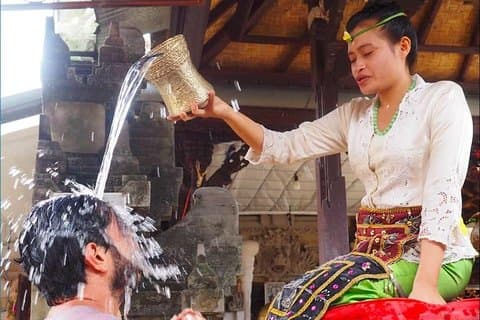 Sciamano di Bali, lettura del palmo e spirituale