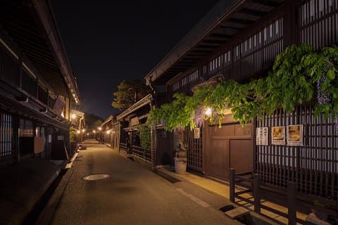 Passeio noturno a pé em Takayama (40 minutos)