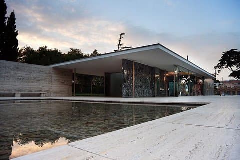 Private Modern Architecture Tour of Barcelona met privé ophalen en wegbrengen