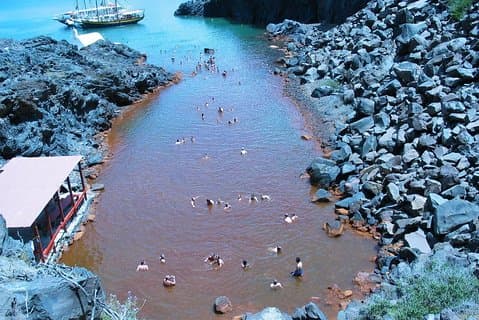 Santorini Volcanic Islands Cruise: Volcano, Hot Springs and Thirassia