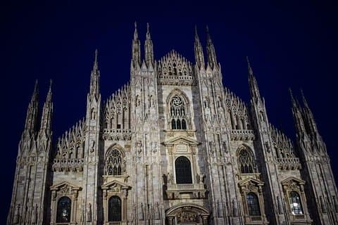 MAILAND PRIVATE WALKING TOUR BY NIGHT: ERSTAUNLICHE MAILAND - 2 h
