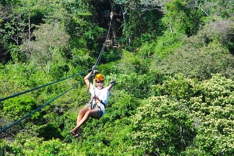 Roatan-Ausflug: Zip-Line mit Faultierpark