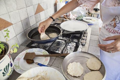 Kulinarisches Erlebnis bei einem Einheimischen in Cava D'Aliga mit Show Cooking