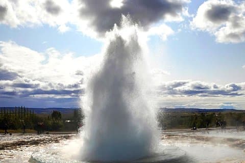 Golden Circle & Secret Lagoon Luxury Private Tour i en ny luksuriøs Mercedes Benz
