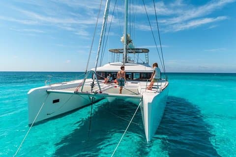 Excursion en catamaran à Isla Mujeres, Open bar, Lunch & Beach Club