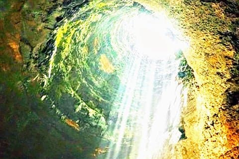 美しい日の出とエキゾチックなジョンブラン洞窟ツアー