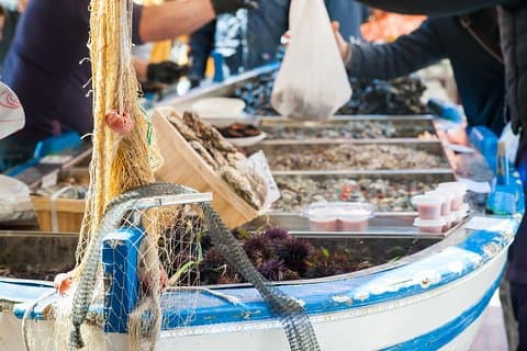 Lille gruppemarkedstur og madlavningskursus i Otranto