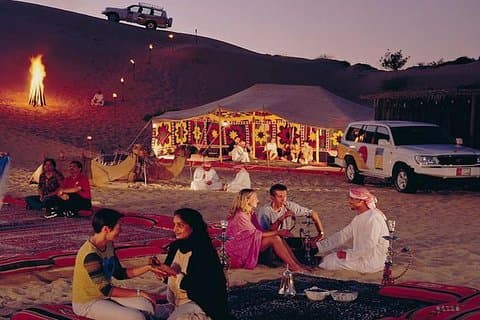 Volledige dag Desert Safari met buffetdiner, zandboarden en kameelrijden