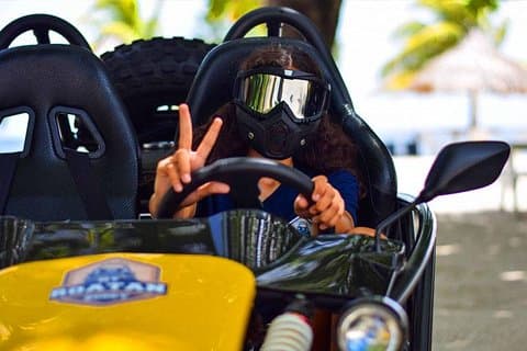 All-Inclusive-Buggy-Abenteuer auf Roatan, Zipline, Strandpass und Affenfaultierpark