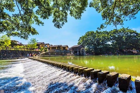 Reiseleiter und Auto: Private Tagestour nach Tianluokeng Tulou und Yunshuiyao Village