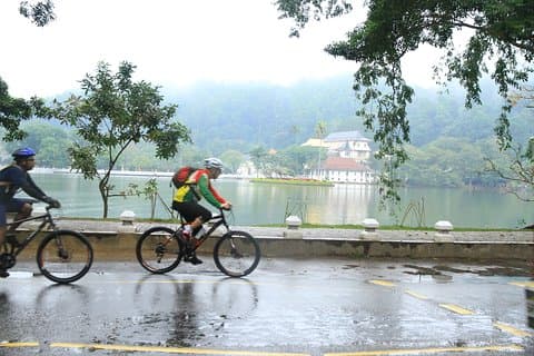 山の大都市サイクリング遠足と歴史ツアー–キャンディー