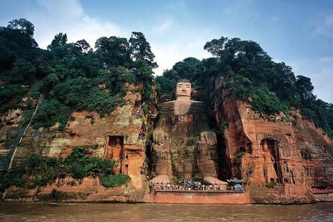 Tagesausflug nach Chengdu Panda Base und Leshan Buddha Tour