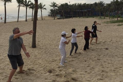 Chen Tai Chi, pratique du matin sur la plage