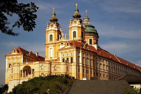 Enveis overføring fra Wien til Salzburg med valgfri stopp ved Melk-klosteret