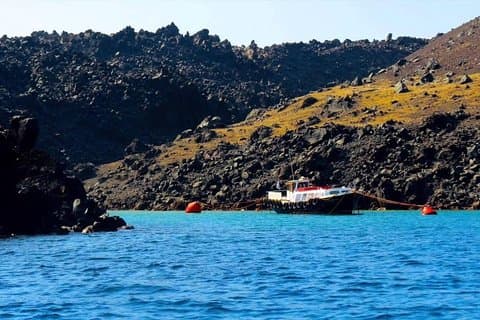 Tour del vulcano e delle sorgenti termali di Santorini