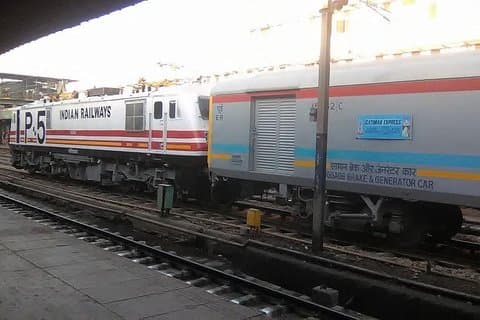 Taj Mahal-tur med Superfast Gatimaan Express-tåg
