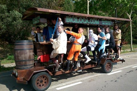 Excursão privada de bicicleta de cerveja em Barcelona