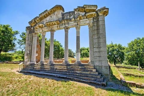 Udforsk Berat (UNESCO) og Apollonia fra Tirana / Durres
