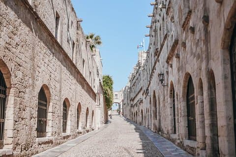 Guidet Rhodos by om natten med frokost og levende græsk musik