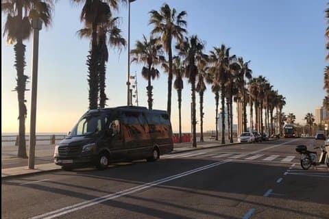 Trasferimento privato dalla città di Barcellona al porto fino a 15 persone