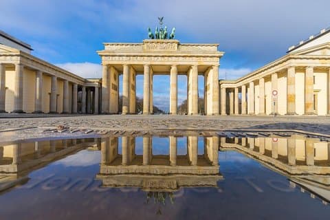 Transfer privato di sola andata Praga a Berlino - fino a 7 passeggeri