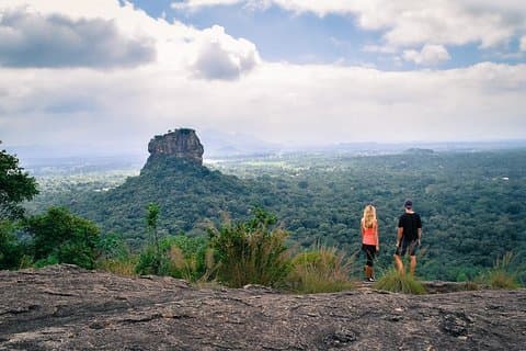 Excursión de un día con todo incluido a Pidurangala Rock desde Anuradhapura