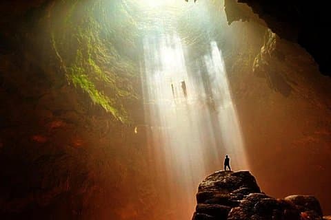 Dagstur till Goa Jomblang och Goa Pindul River Tubing (06.00 till 06:00)