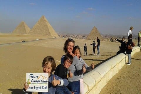 Giza-pyramidene, egyptisk museum fra Alexandria eller Port Said Port