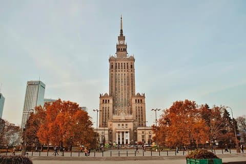 Udforsk de instaværdige steder i Warszawa med en lokal