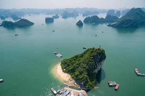 Halong Bay-dagtour met Express Bus, Amazing Cave, Titop Island
