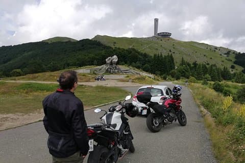 Besuchen Sie die Kulturhauptstadt Europas und Buzludzha auf einer zweitägigen Motorradtour