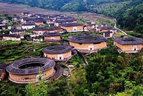 Privater Transferservice zwischen Xiamen City und Yongding Hakka Tulou