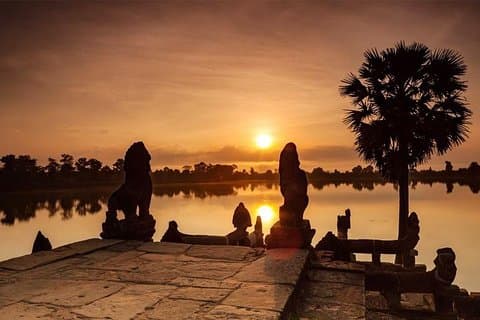 夕日のある最高の終日寺院