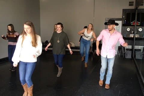 Moniteur Led Line Dance Class
