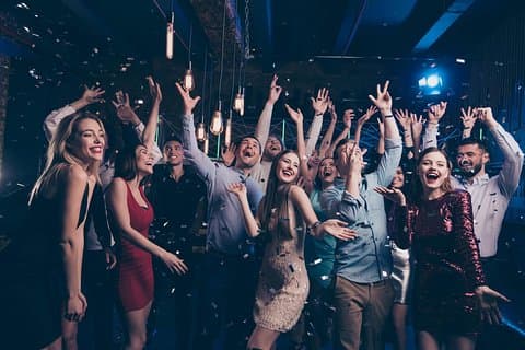 Excursión de fiesta nocturna en autobús privado