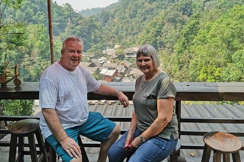 Hidden Chiang Mai Escape: Hemlig by, varma källor och vattenfall