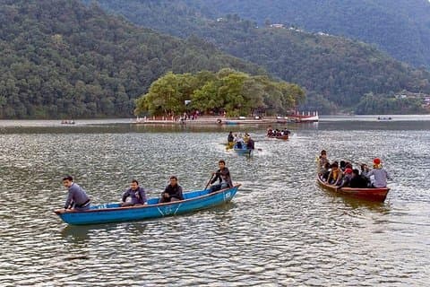 1 Hours Fewa Lake Rowing Trip From Pokhara