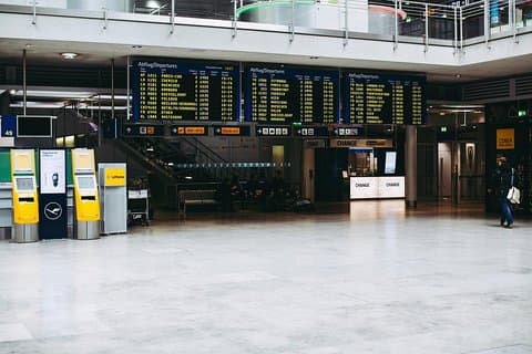プライベートベルファスト到着送迎-ベルファスト国際空港からベルファストホテルへ